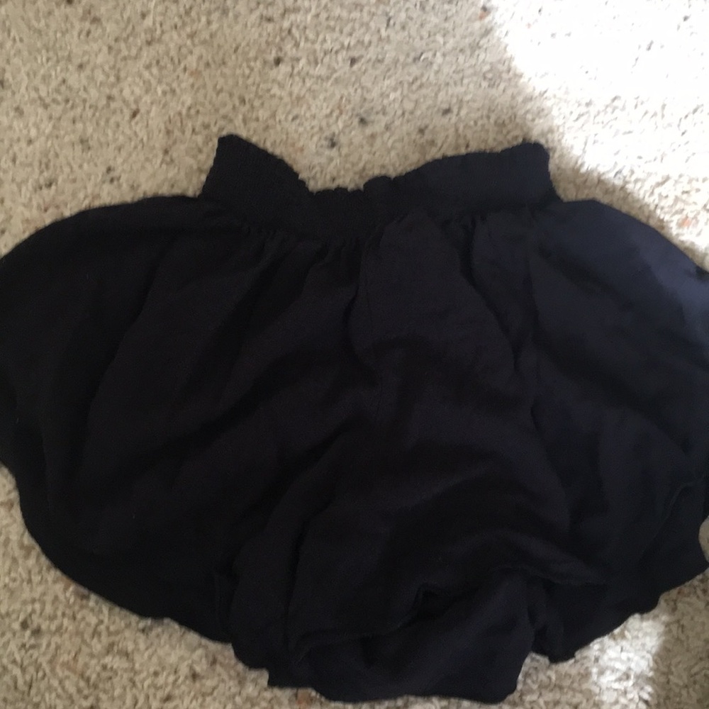 Black flounce loose shorts forever 21